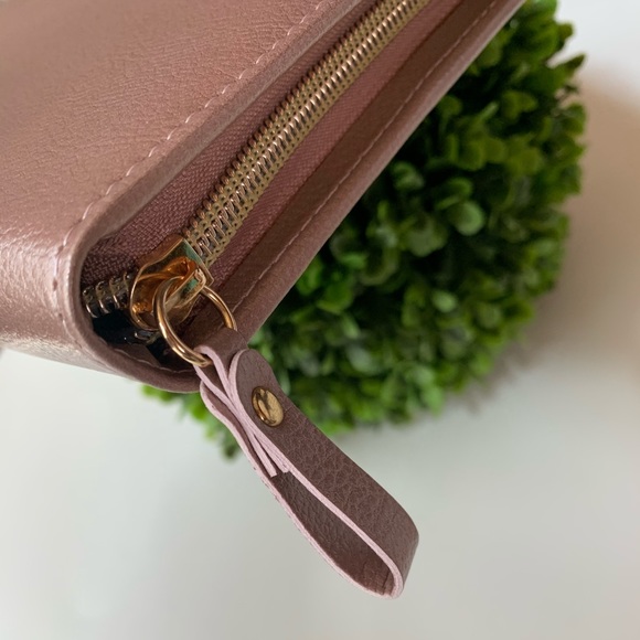 Soft Pink zip Journal - Picture 4 of 11